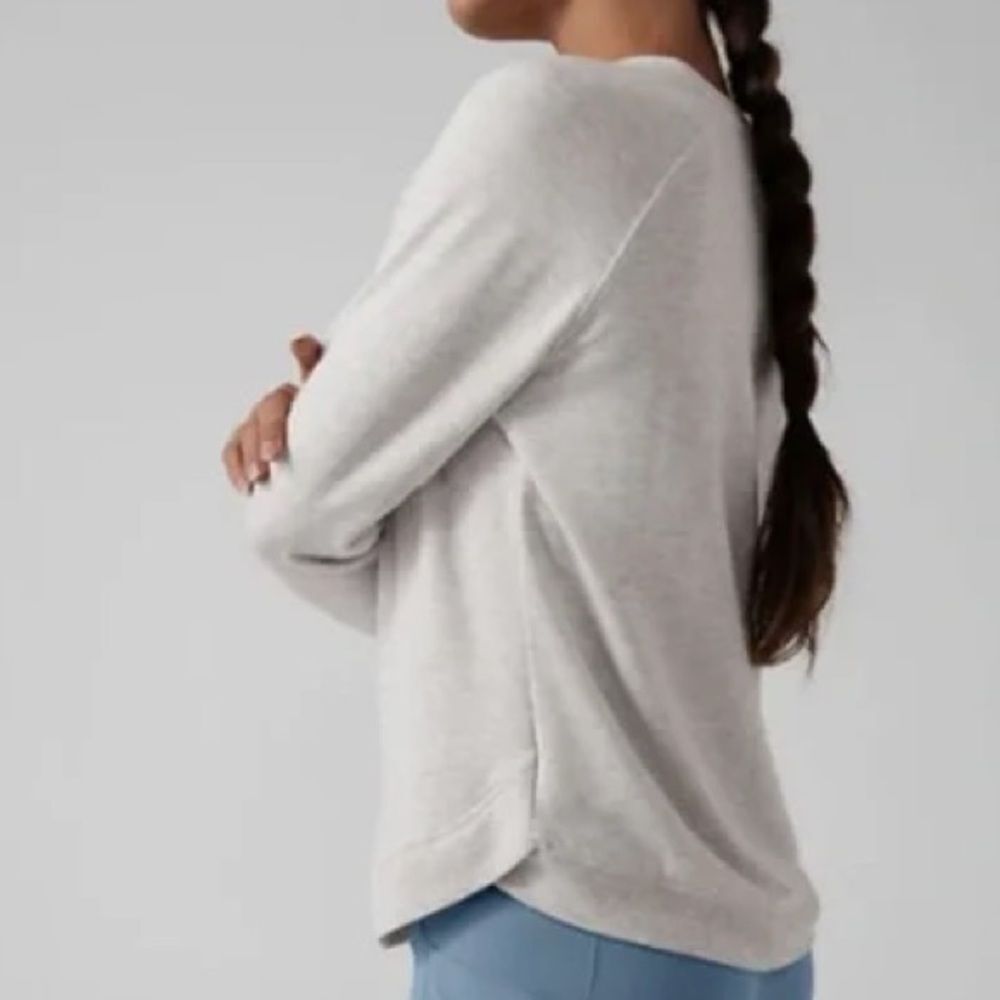 Athleta Long Sleeve Grey Soft Pullover Mindset Sweatshirt Tulip Sides. Medium.